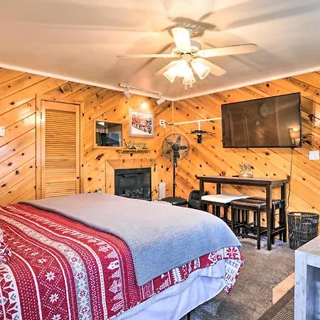 Cozy Studio With Fireplace About 1 Mi To Ski Resort
